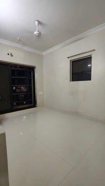 Room in 2 BHK Apartment at K Raheja Raheja Residency, Malad East – for Rent