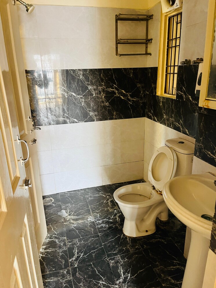 Bathroom, gulmohur-garden 3.5 Bedroom 1485 Sq.Ft. Apartment In Raj Nagar Extension Ghaziabad 8616002