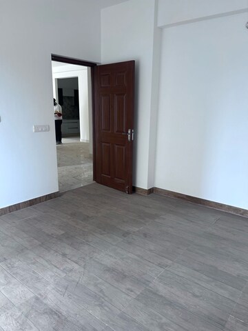 Room in 3 BHK Apartment at Purvanchal Royal City II, Chi V Greater Noida – for Rent