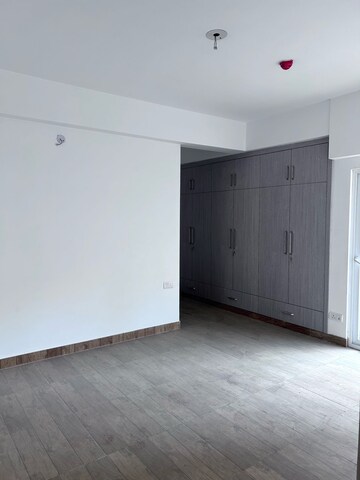 Room in 3 BHK Apartment at Purvanchal Royal City II, Chi V Greater Noida – for Rent