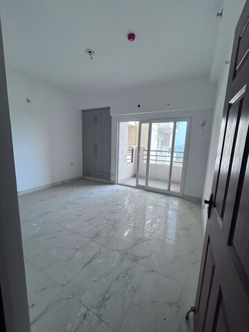 Room in 3 BHK Apartment at Purvanchal Royal City II, Chi V Greater Noida – for Rent