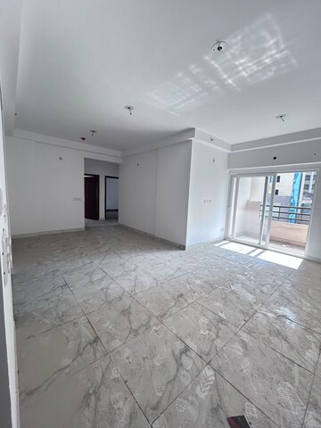 Room in 3 BHK Apartment at Purvanchal Royal City II, Chi V Greater Noida – for Rent
