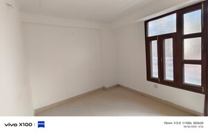 Room in 3 BHK Apartment at Shaheen Bagh – for Sale