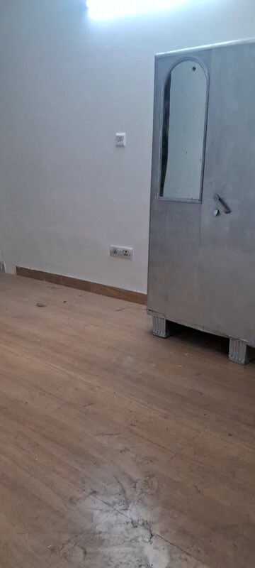Furnished Amenities in 2 BHK Apartment at Sarita Vihar – for Rent
