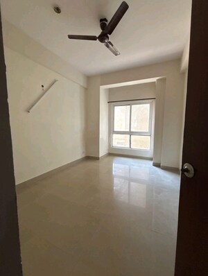 3 BHK Apartment For Sale in Mahagun Moderne, Sector 78