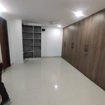 Room in 4 BHK Builder Floor at Safdarjung Development Area – for Rent