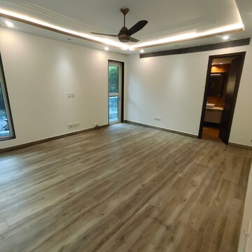 Room in 4 BHK Builder Floor at Safdarjung Development Area – for Rent