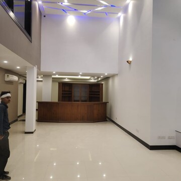 Room in 4 BHK Builder Floor at Safdarjung Development Area – for Rent