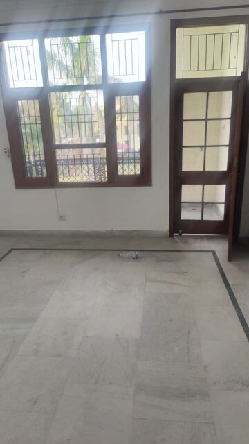 Room in 2 BHK Apartment at Super Enclave, Sector 49 – for Rent