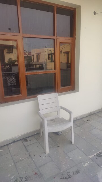 Room in 2 BHK Apartment at Super Enclave, Sector 49 – for Rent