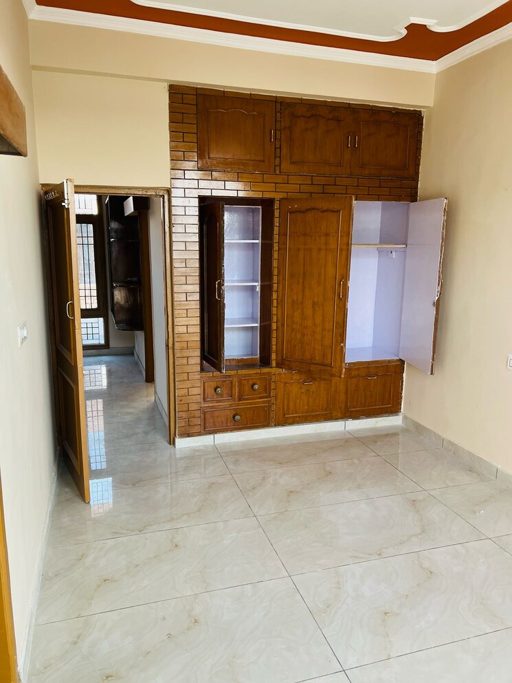 Room, sector 48 3 Bedroom 1000 Sq.Ft. Builder Floor In Sector 48 Chandigarh 8616332
