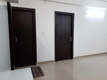 Room in 2.5 BHK Apartment at KW Srishti, Raj Nagar Extension – for Rent