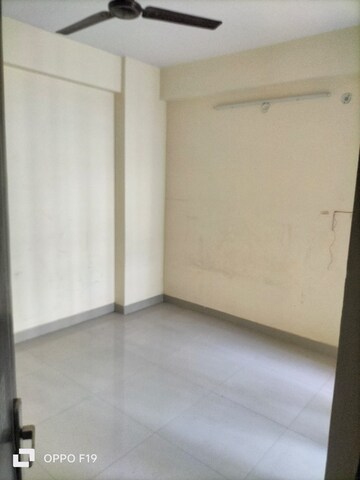 Room in 2.5 BHK Apartment at KW Srishti, Raj Nagar Extension – for Rent