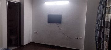 Room in 3.5 BHK Apartment at Aims Golf City, Sector 75 – for Rent