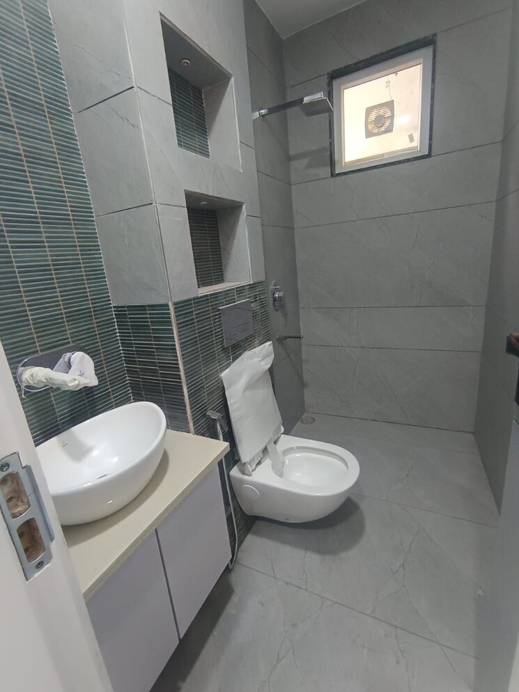 Bathroom, navbharat-apartments 2.5 Bedroom 950 Sq.Ft. Apartment In Paschim Vihar Delhi 8616544
