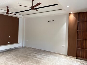Room in 3.5 BHK Apartment at Triveni Apartments CGHS, Paschim Vihar – for Rent
