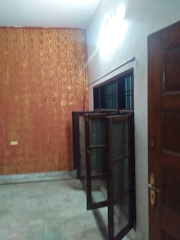 Bathroom in 2.5 BHK Independent House at Gomti Nagar – for Rent