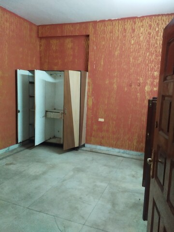 Room in 2.5 BHK Independent House at Gomti Nagar – for Rent