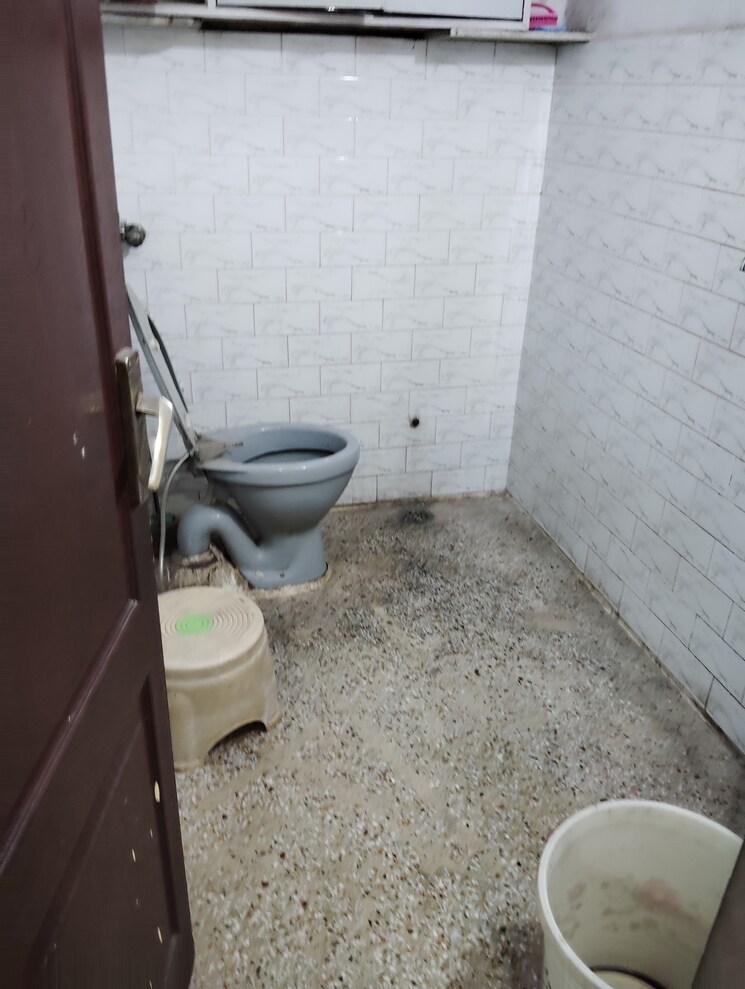 Attached Bathroom, kalkaji 1.5 Bedroom 450 Sq.Ft. Builder Floor In Kalkaji Delhi 8616850