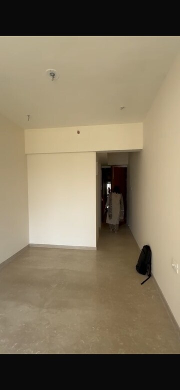 Room in 2 BHK Apartment at Piramal Vaikunth, Balkum Pada – for Rent