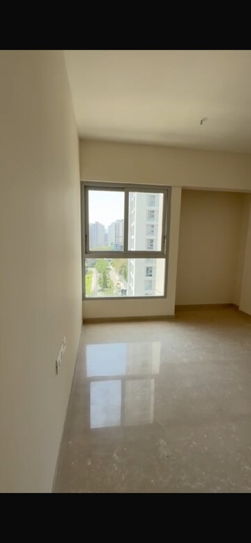 Room in 2 BHK Apartment at Piramal Vaikunth, Balkum Pada – for Rent