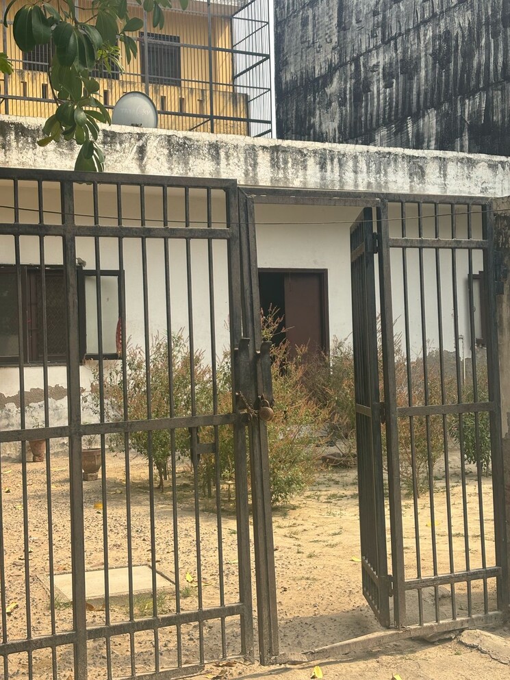 Balcony, rwa-apartments-sector-52  200 Sq.Mt. Plot In Sector 52 Noida 8617046