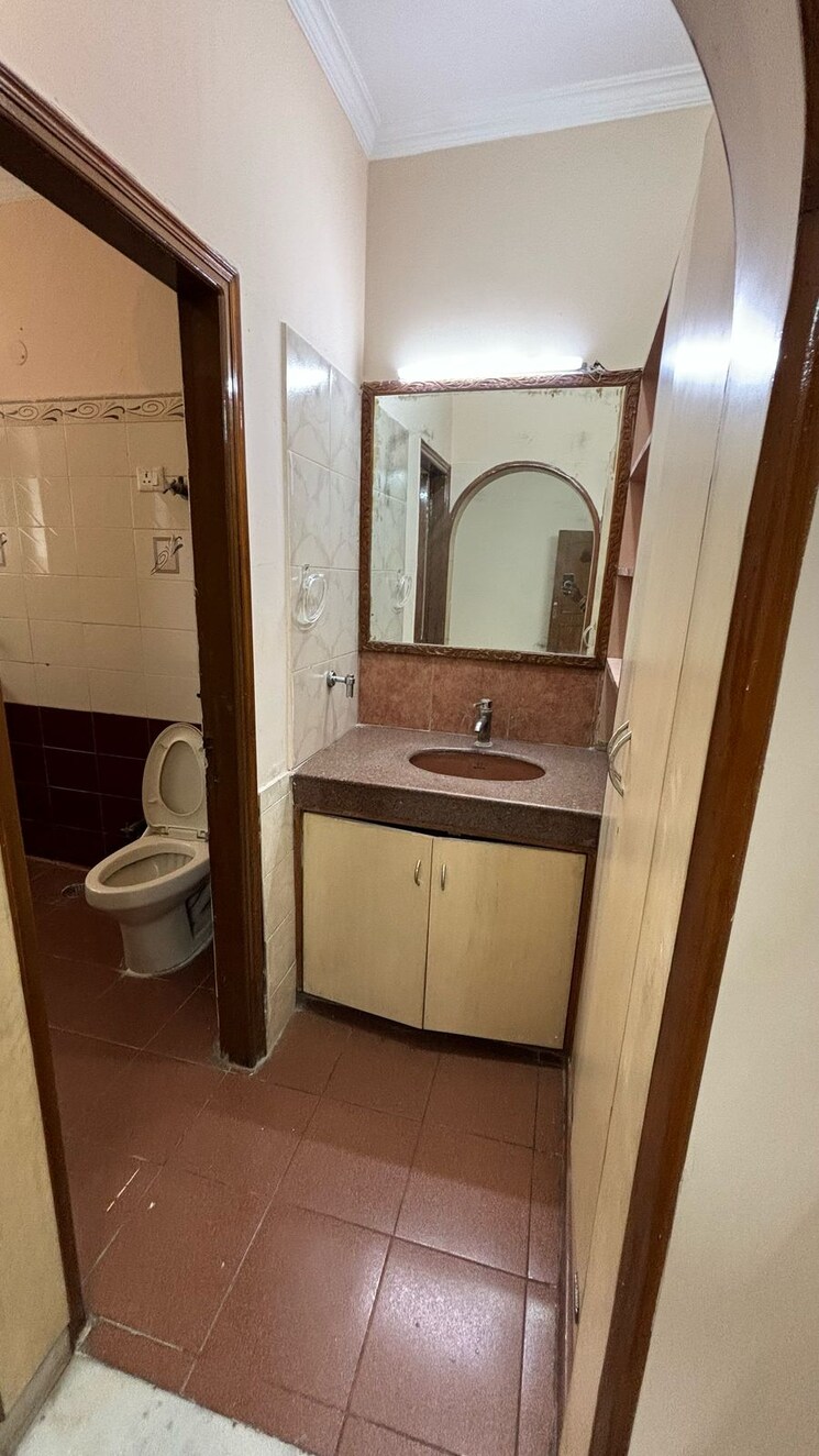 Bathroom, rwa-apartments-sector-52 2.5 Bedroom 2500 Sq.Ft. Independent House In Sector 52 Noida 8617069