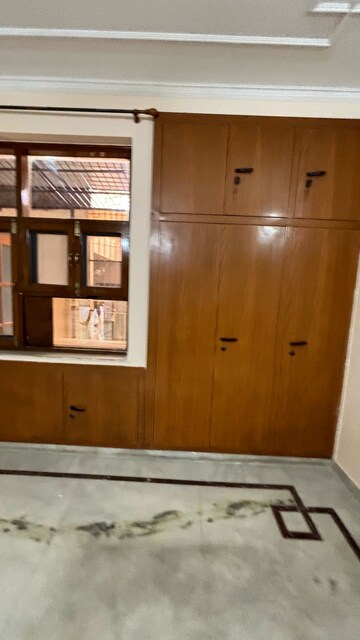 Furnished Amenities in 2.5 BHK Independent House at RWA Apartments Sector 52, Sector 52 – for Rent
