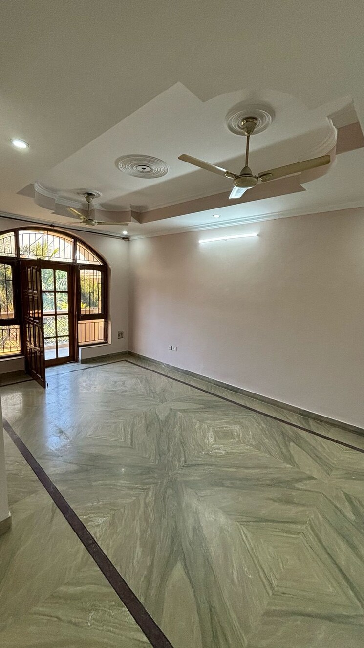 Room, rwa-apartments-sector-52 2.5 Bedroom 2500 Sq.Ft. Independent House In Sector 52 Noida 8617069