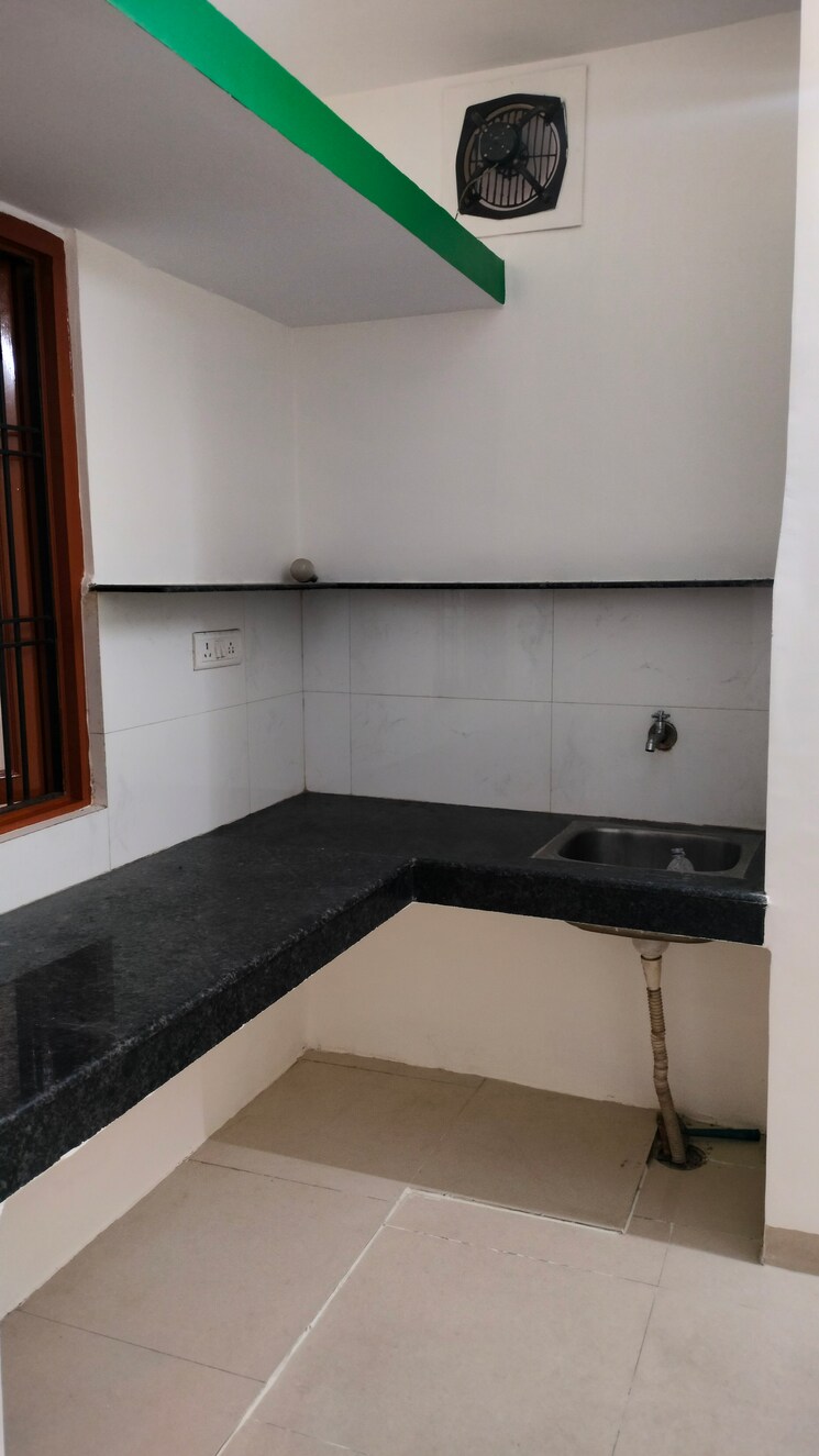 Kitchen, indira nagar 1 RK 500 Sq.Ft. Independent House In Indira Nagar Lucknow 8617073