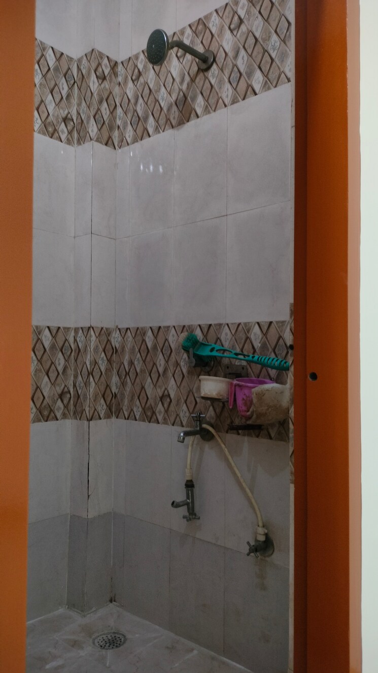 Bathroom, indira nagar 1 RK 500 Sq.Ft. Independent House In Indira Nagar Lucknow 8617073