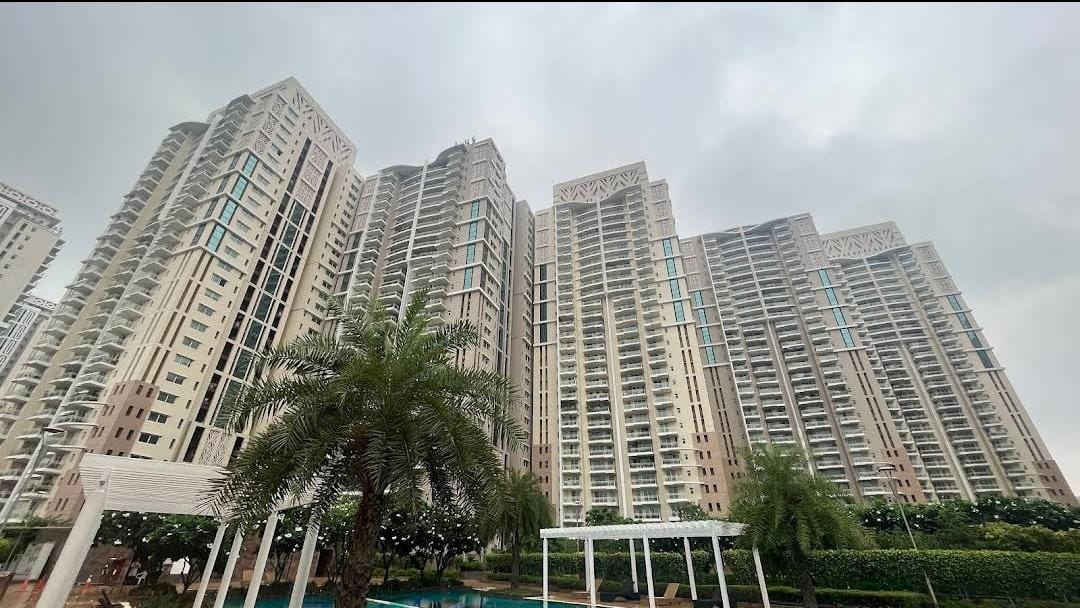 4 BHK + Servant Room 2700 Sq.Ft. Apartment in DLF Park Place