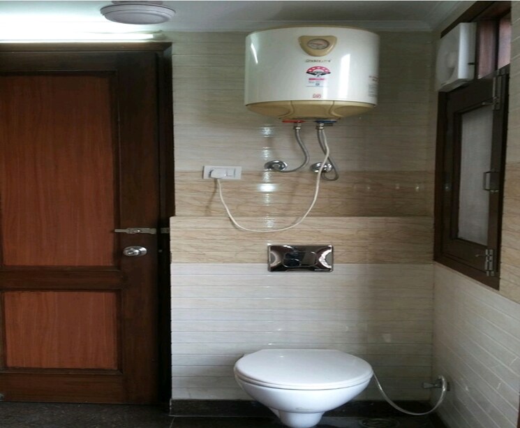 Bathroom, new rajinder nagar 2 Bedroom 687 Sq.Ft. Independent House In New Rajinder Nagar Delhi 8617108
