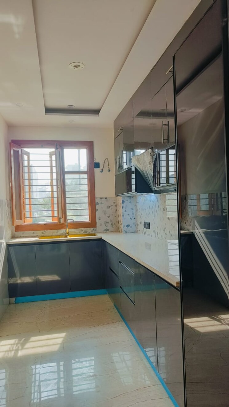 Kitchen, bptp-district 3 Bedroom 150 Sq.Yd. Builder Floor In Sector 81 Faridabad 8617144