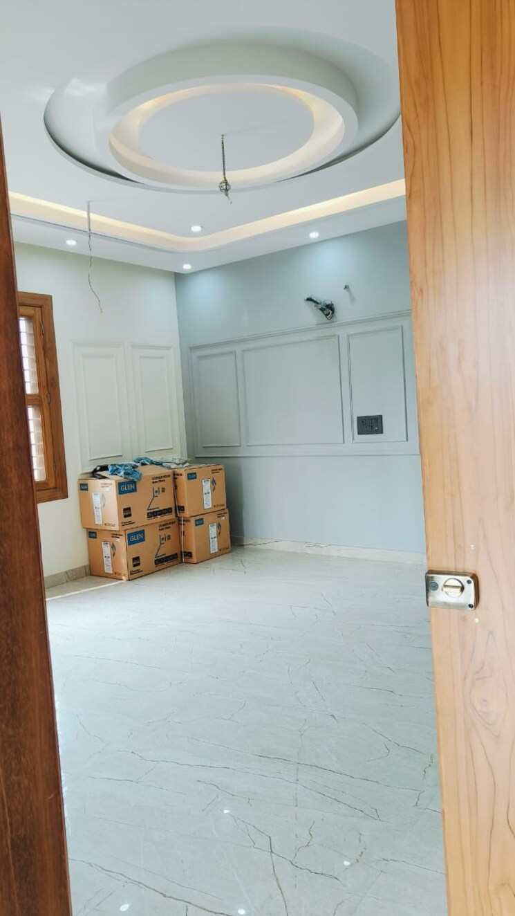 Living Room, bptp-district 3 Bedroom 150 Sq.Yd. Builder Floor In Sector 81 Faridabad 8617144