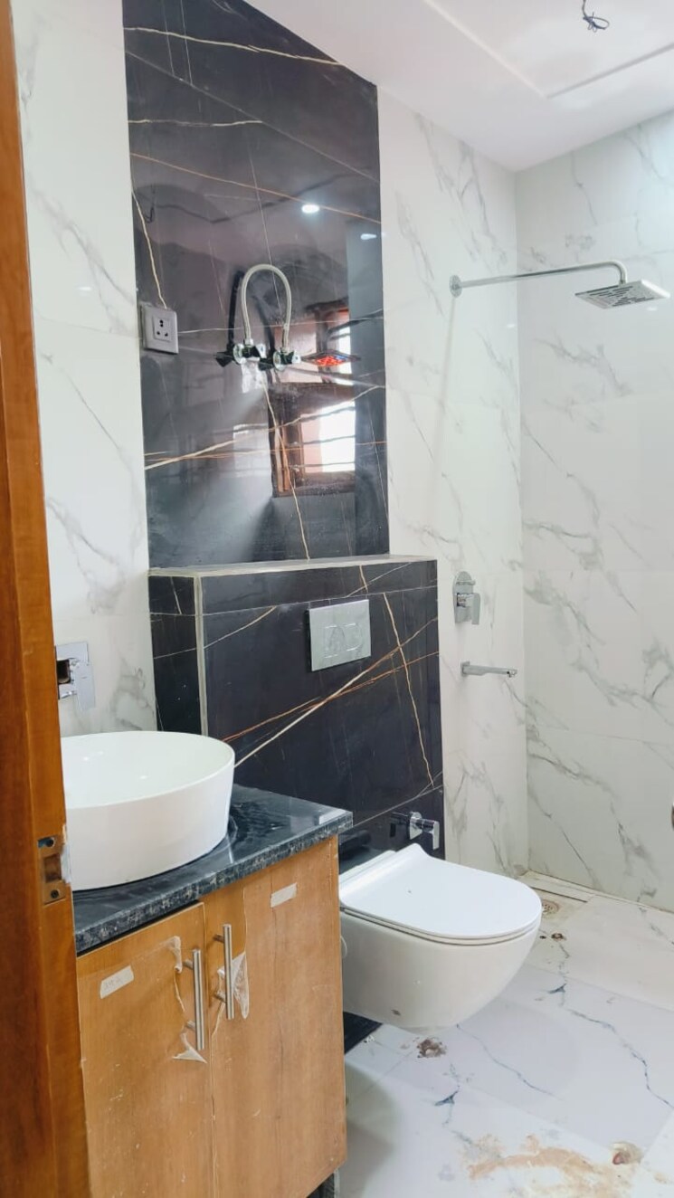 Kitchen, bptp-district 3 Bedroom 150 Sq.Yd. Builder Floor In Sector 81 Faridabad 8617144