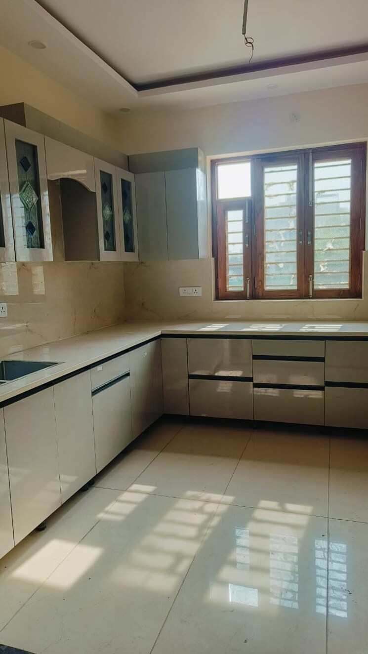 Kitchen, bptp-district 3 Bedroom 160 Sq.Yd. Builder Floor In Sector 81 Faridabad 8617194