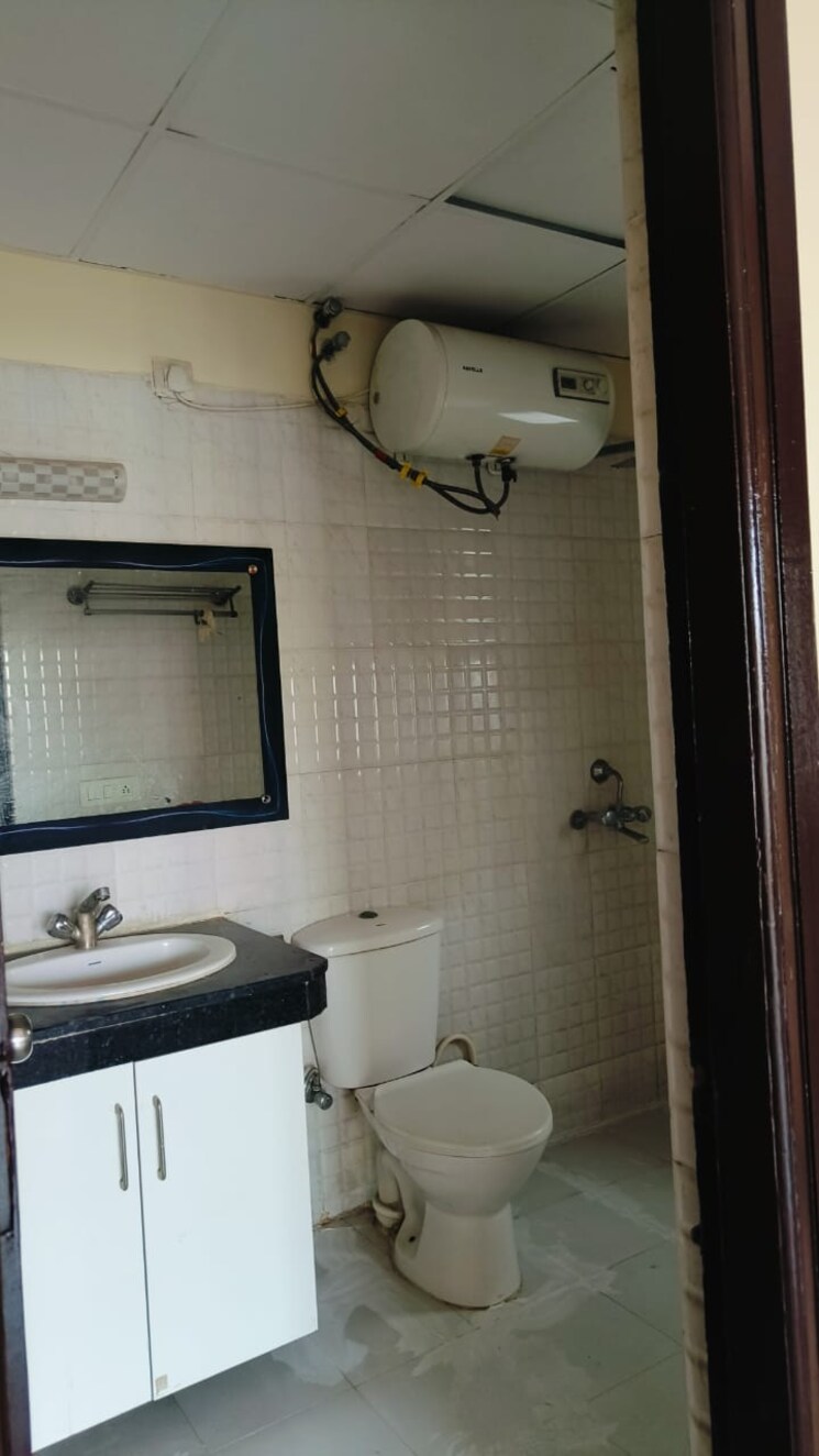 Bathroom, rps-savana 3 Bedroom 1416 Sq.Ft. Apartment In Sector 88 Faridabad 8617271