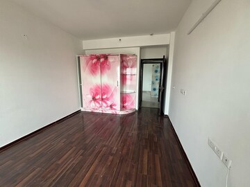 Room in 3 BHK Apartment at Ajnara Homes, Sector 16b Greater Noida – for Rent