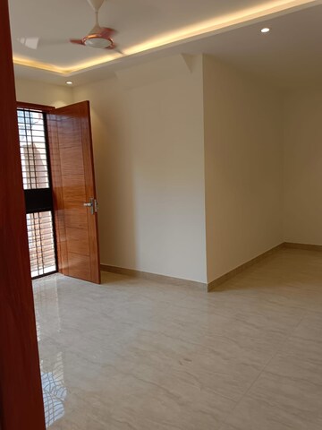 Room in 2 BHK Builder Floor at Lajpat Nagar 4 – for Rent