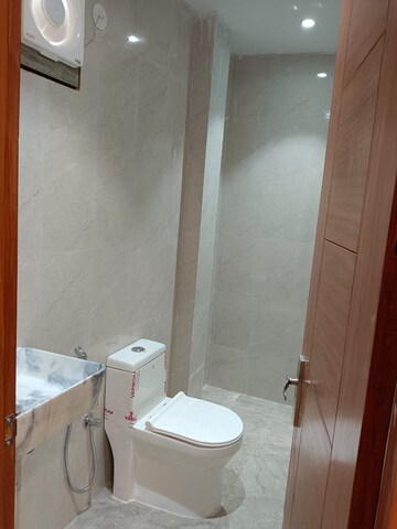 Bathroom in 2 BHK Builder Floor at Lajpat Nagar 4 – for Rent