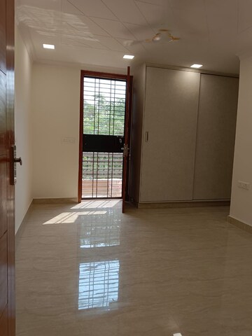 Room in 2 BHK Builder Floor at Lajpat Nagar 4 – for Rent