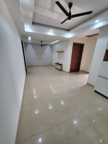 Building Lobby in 3 BHK Apartment at BPTP Amstoria Country Floor, Sector 102 – for Rent