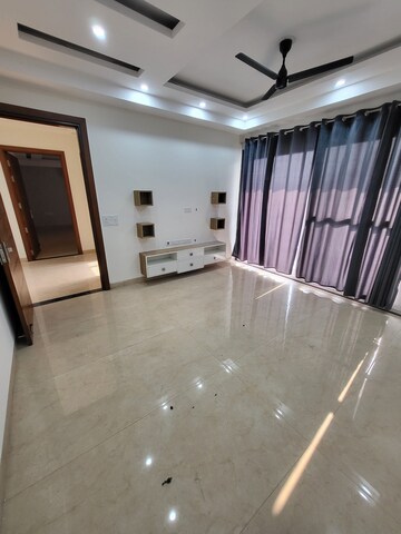 Balcony in 3 BHK Apartment at BPTP Amstoria Country Floor, Sector 102 – for Rent
