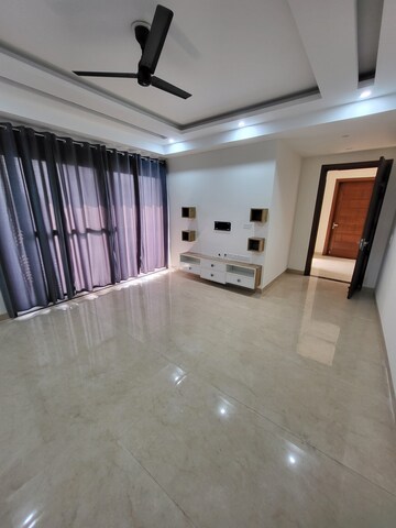 Living Room in 3 BHK Apartment at BPTP Amstoria Country Floor, Sector 102 – for Rent