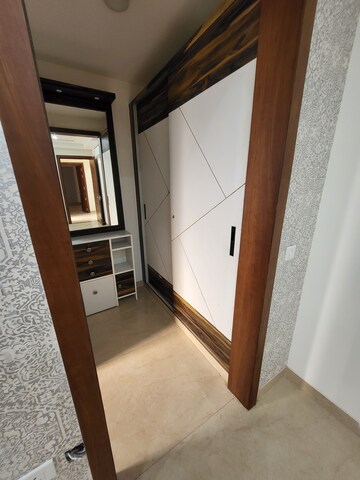 Room in 3 BHK Apartment at BPTP Amstoria Country Floor, Sector 102 – for Rent