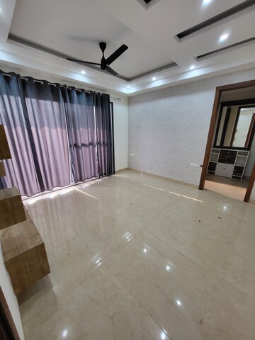 Master Bedroom in 3 BHK Apartment at BPTP Amstoria Country Floor, Sector 102 – for Rent