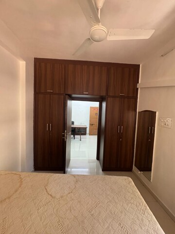 Room in 2 BHK Apartment at Vile Parle West – for Rent