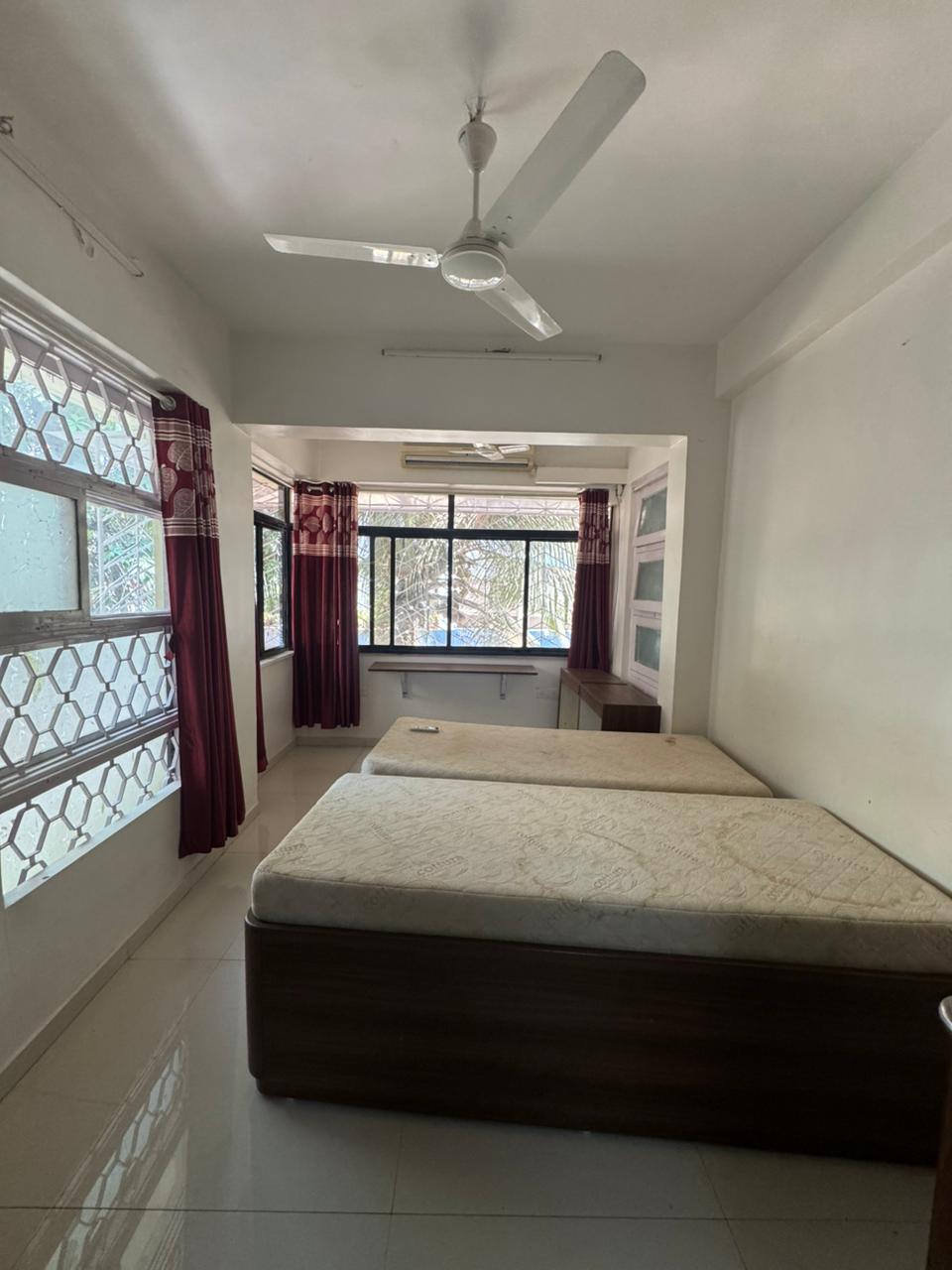 2 BHK Apartment For Rent in Vile Parle West