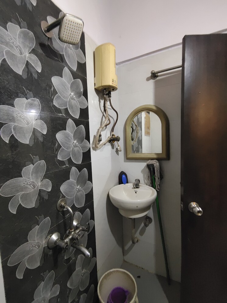 Bathroom, simran-palace-apartments 2 Bedroom 650 Sq.Ft. Apartment In Sanpada Navi Mumbai 8617378